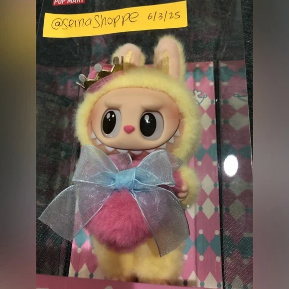 Labubu Let’s Checkmate QUEEN Vinyl Face Plush Pendant - Picture 8 of 11